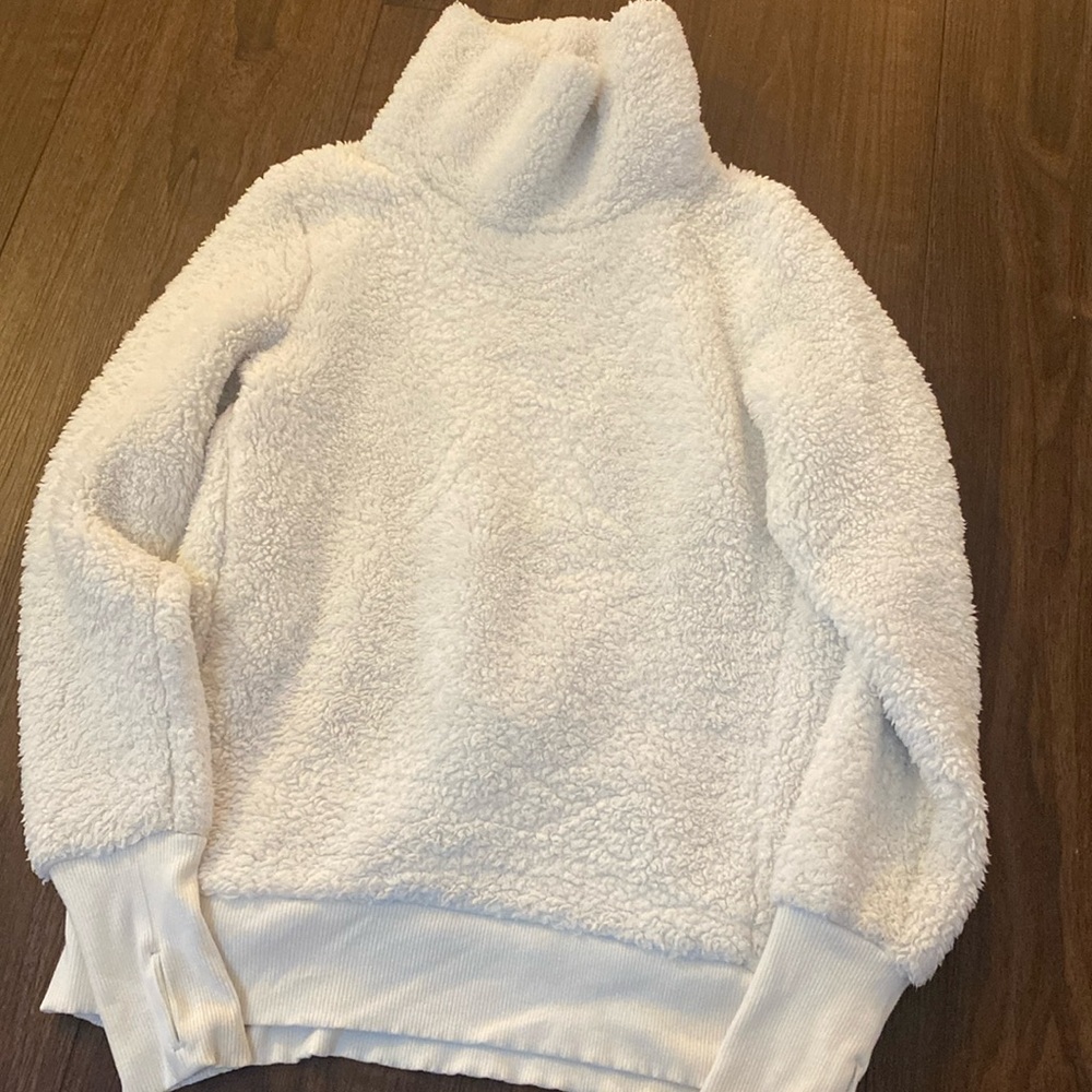 Athleta turtleneck fleece sweatshirt